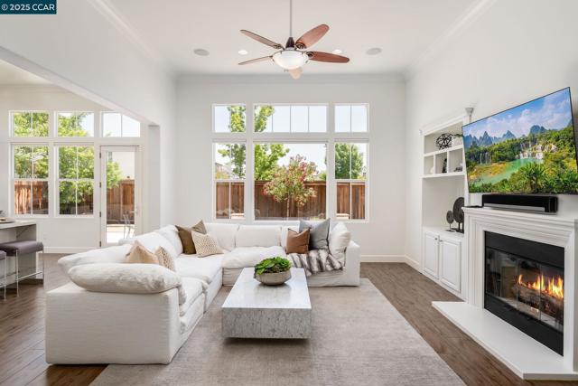 3467 Cashmere Street, Danville CA: https://media.crmls.org/mediaz/3ce77a39-fe38-494f-bca7-3eca22364d10.jpg