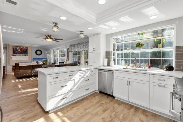 4475 Saint Andrews Place, Oceanside CA: https://media.crmls.org/mediaz/3ce785fe-524c-402e-af97-0735a2daa954.jpg