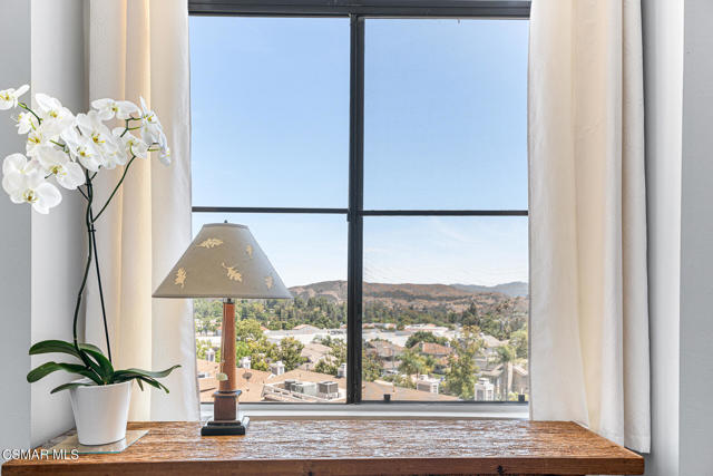 5720 Skyview Way, Agoura Hills CA: https://media.crmls.org/mediaz/3ce7aa9e-2ce6-402b-80c4-17896d174e82.jpg