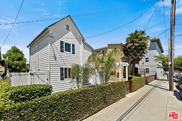 584 W 10th Street, San Pedro CA: https://media.crmls.org/mediaz/3ce843fa-4cf1-43b1-80b9-314032f0cb46.jpg