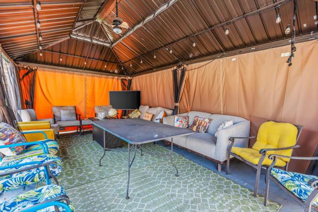 5851 Jackson Dr, La Mesa CA: https://media.crmls.org/mediaz/3ce84a7b-6ee6-4a15-9364-e3b1f5333ca8.jpg