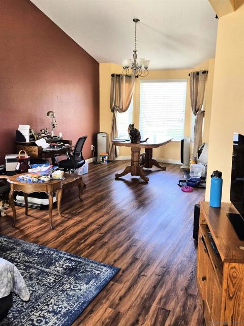 1552 Merlot Ct, Vista CA: https://media.crmls.org/mediaz/3ce853b1-ba90-49f3-a4e6-f2562962b376.jpg