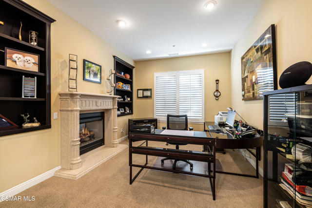 4024 Eagle Flight Drive, Simi Valley CA: https://media.crmls.org/mediaz/3ce8f703-3895-4530-be64-515d6dca51c5.jpg