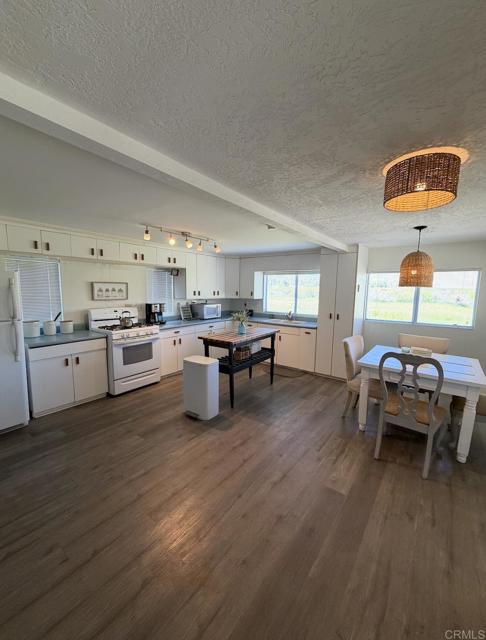 Detail Gallery Image 6 of 38 For 33575 Overland Stage Rte, Julian,  CA 92036 - 2 Beds | 2 Baths