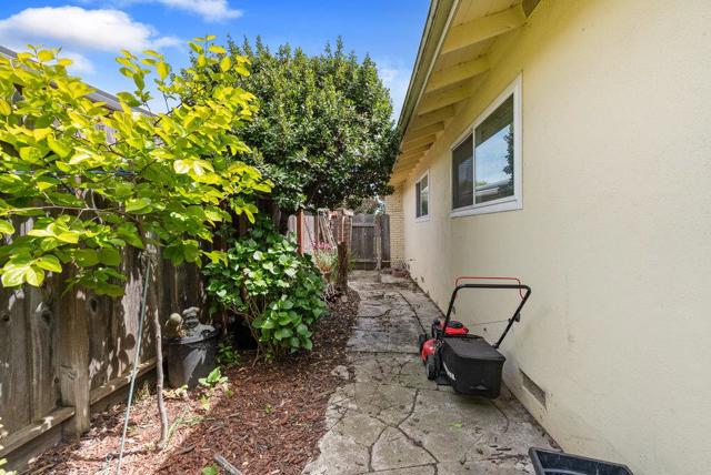 1052 San Simeon Drive, Salinas CA: https://media.crmls.org/mediaz/3ce949f0-aba7-42fc-8c75-2f1d236bed8e.jpg