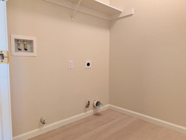 158 Fairview Ave, Bay Point CA: https://media.crmls.org/mediaz/3cea0cd7-a49a-4365-9e87-cb1114ed403d.jpg