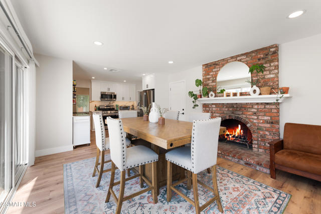3268 Hilldale Avenue, Simi Valley CA: https://media.crmls.org/mediaz/3ceabe35-ad42-4a5c-a330-75ddf12d073a.jpg