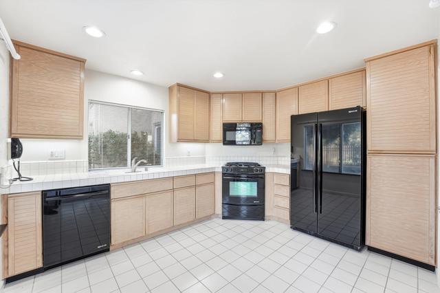 Detail Gallery Image 12 of 32 For 63 Encantado Canyon, Rancho Santa Margarita,  CA 92688 - 2 Beds | 2 Baths