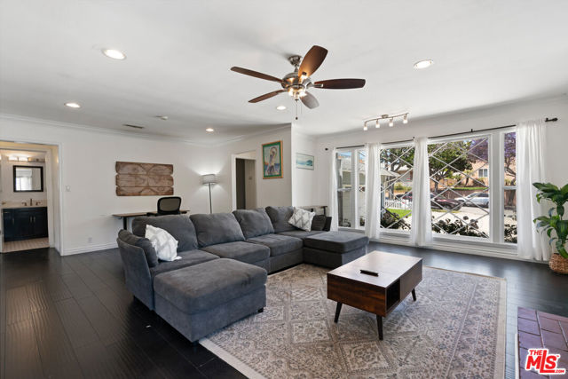 328 E Plymouth Street, Inglewood CA: https://media.crmls.org/mediaz/3ceb1699-0b3b-467e-a414-7aff70043fff.jpg