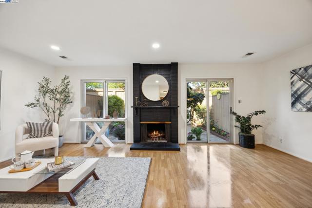 3362 Tonga Ln, Alameda CA: https://media.crmls.org/mediaz/3ceb5692-3dd2-457a-902b-cf18d5b6f98c.jpg