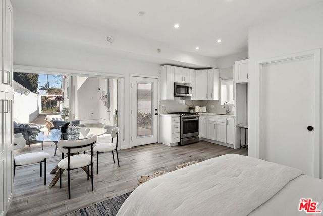 149 S Wetherly Drive, Beverly Hills CA: https://media.crmls.org/mediaz/3ceb6387-7053-44fe-9db7-f6a43fa52f2b.jpg