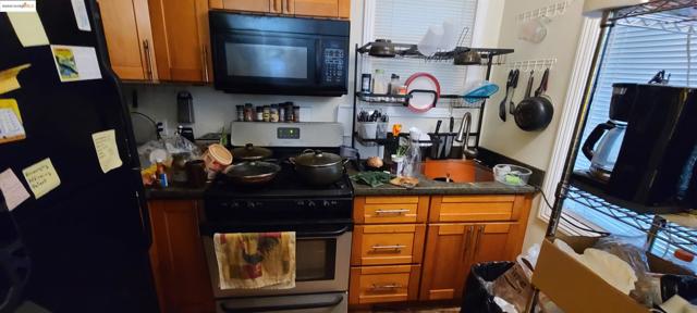 2825 Market St, Oakland CA: https://media.crmls.org/mediaz/3ceb7472-0dea-4852-ae48-eb2a5c8d7fd4.jpg