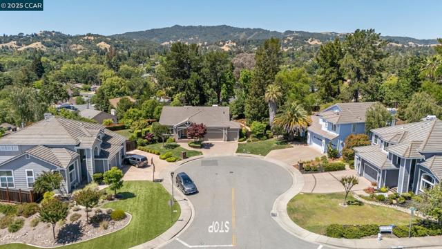 21 Mercury Ct, Pleasant Hill CA: https://media.crmls.org/mediaz/3ceb8537-e29d-493b-99c3-6cb00ba526f9.jpg