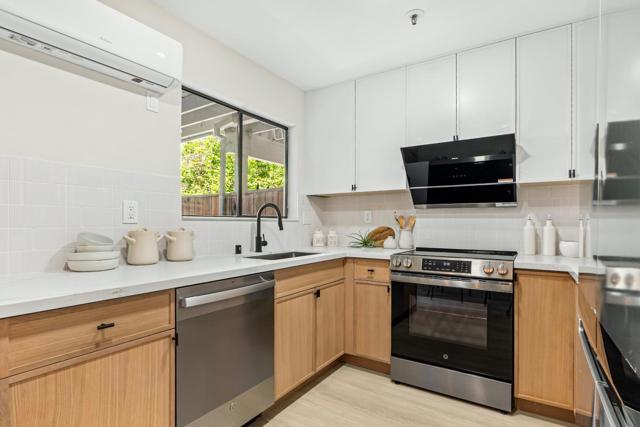 457 Sierra Vista Avenue, Mountain View CA: https://media.crmls.org/mediaz/3cec6881-bfb9-4ab6-b0b9-64facc26188f.jpg