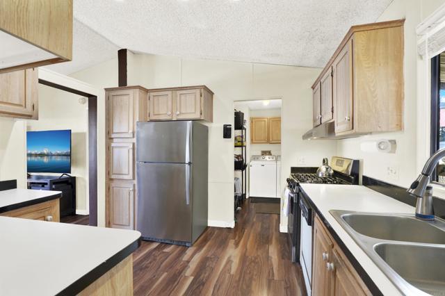 Detail Gallery Image 9 of 29 For 2750 Wheatstone St #203,  San Diego,  CA 92111 - 3 Beds | 2 Baths