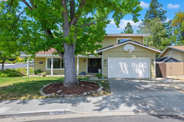 7606 Desertwood Ln, Pleasanton CA: https://media.crmls.org/mediaz/3cedc7a1-b330-4e8c-b2fd-cc30b5592a9e.jpg