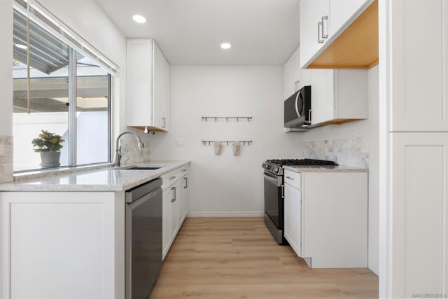 3875 Vista Campana, Oceanside CA: https://media.crmls.org/mediaz/3ceded41-b31c-4190-94f5-903187fa96e1.jpg