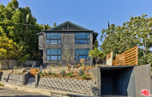 3404 Glenalbyn Drive, Los Angeles CA: https://media.crmls.org/mediaz/3cee161f-57c1-48ae-b72c-d5405db900a1.jpg
