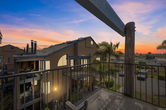 4006 Layang Layang Circle, Carlsbad CA: https://media.crmls.org/mediaz/3cee6b0b-505a-40ba-b694-838991ac55c0.jpg