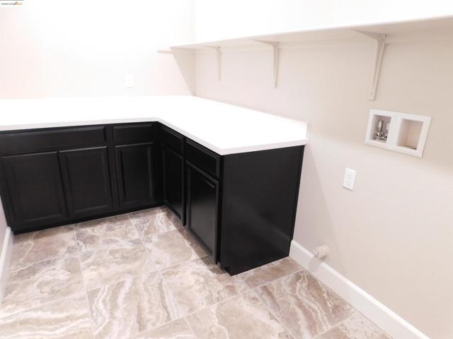 1090 Lavender St, Manteca CA: https://media.crmls.org/mediaz/3ceeabea-7f3f-4efe-b84c-8d8161f0ef11.jpg
