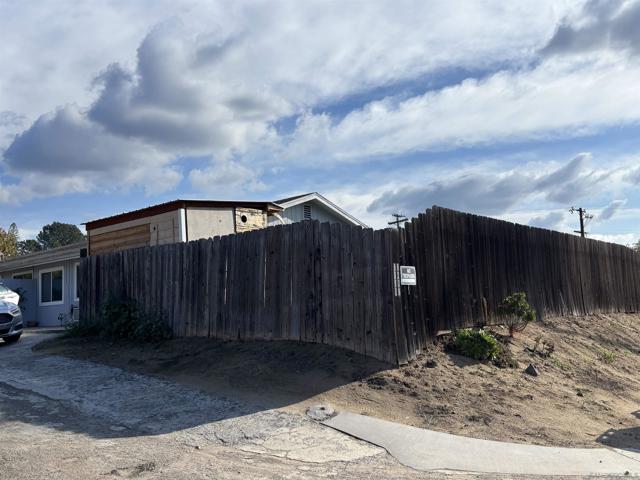 8209 8211 Jema Way, Lakeside CA: https://media.crmls.org/mediaz/3ceef950-f6ba-417f-9128-6da5ea8b44e2.jpg