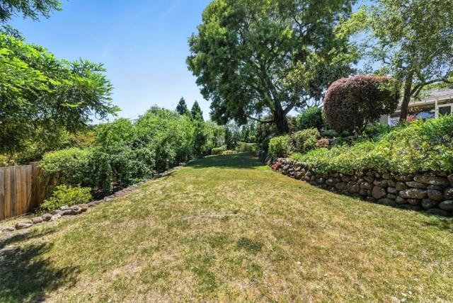 3795 Ralston Avenue, Hillsborough CA: https://media.crmls.org/mediaz/3cefa215-7a1f-4b14-a8ca-b50d0f155b16.jpg