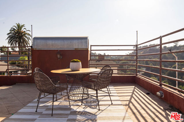 2125 Kew Drive, Los Angeles CA: https://media.crmls.org/mediaz/3cf0a54b-67c5-4b8f-8c3a-303910d1acd5.jpg