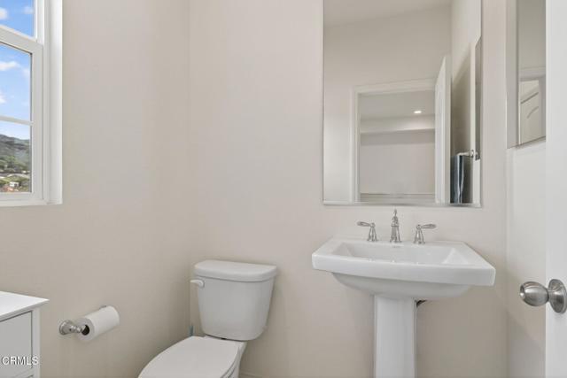 127 Klamath Street, Ventura CA: https://media.crmls.org/mediaz/3cf0b03d-2739-406e-9984-62b35275ab9d.jpg