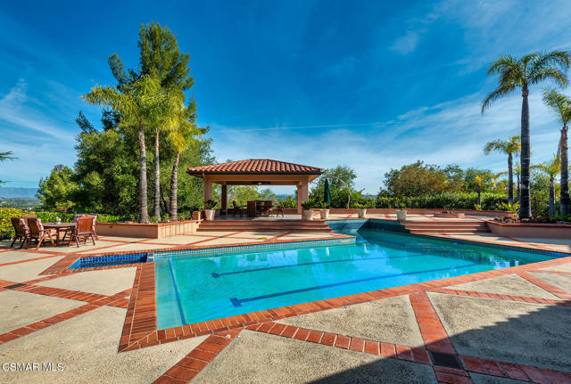 11 Inverness Road, Thousand Oaks CA: https://media.crmls.org/mediaz/3cf0d754-c745-4c7e-b4c4-bad3aa5aa98c.jpg