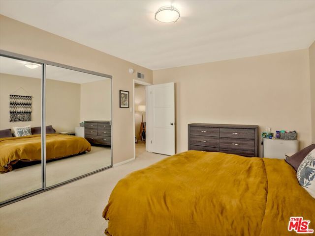 438 S Palm Drive, Beverly Hills CA: https://media.crmls.org/mediaz/3cf0eaa1-2df5-449f-9110-fb6eb44561ab.jpg