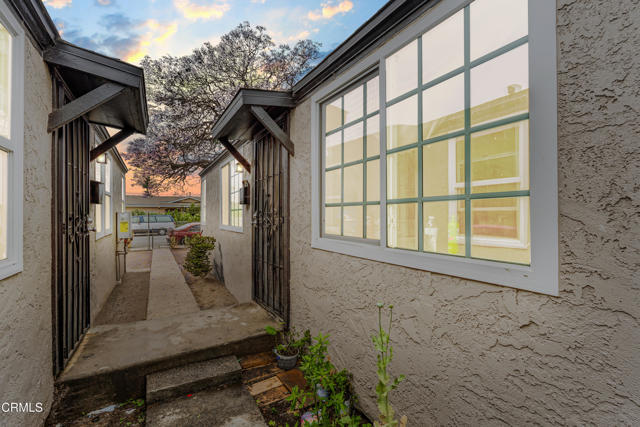 136 N Garfield Avenue, Oxnard CA: https://media.crmls.org/mediaz/3cf14d28-dd1b-4319-9ec0-d596f8814a61.jpg