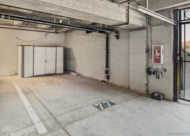 2445 Brant St, San Diego CA: https://media.crmls.org/mediaz/3cf169c6-0fa2-4c6b-ad89-96e7223fb54a.jpg