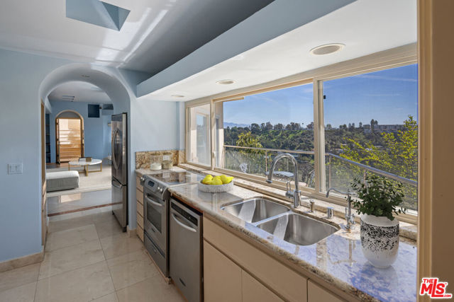2716 Casiano Road, Los Angeles CA: https://media.crmls.org/mediaz/3cf17609-3061-49da-9c77-b099fb2b4916.jpg