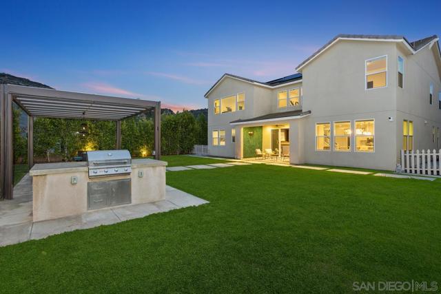 2807 California Poppy Street, Escondido CA: https://media.crmls.org/mediaz/3cf19123-c64c-426b-9ab3-ed5d297285cc.jpg