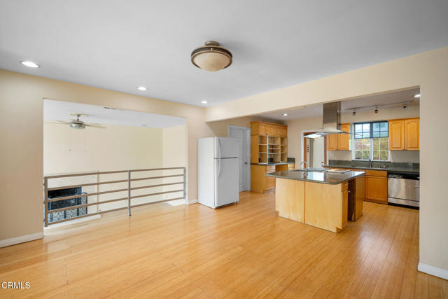 4917 Angeles Crest Highway, La Canada Flintridge CA: https://media.crmls.org/mediaz/3cf1fe1e-a259-4be8-ac53-0cc5005f8699.jpg