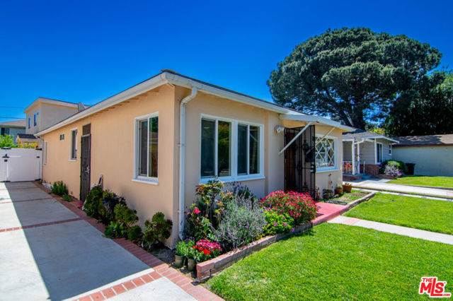 3556 Butler Avenue, Los Angeles CA: https://media.crmls.org/mediaz/3cf347c0-61b7-4e49-b65b-ad9ee0d07002.jpg