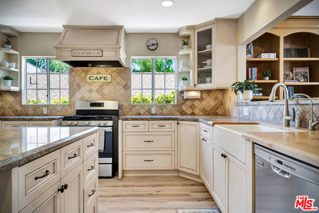 5252 Vanalden Avenue, Tarzana CA: https://media.crmls.org/mediaz/3cf39c84-81ce-4007-a69f-5082d2b6a19f.jpg