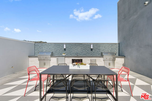 1001 N FAIRFAX Avenue, West Hollywood CA: https://media.crmls.org/mediaz/3cf3d6e4-b555-41a9-8a67-6ea046e1f025.jpg