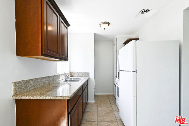 5533 W Jefferson Boulevard, Los Angeles CA: https://media.crmls.org/mediaz/3cf3e061-1335-4b26-834b-164899f8a051.jpg