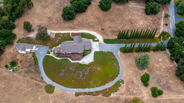 475 Brown Road, San Juan Bautista CA: https://media.crmls.org/mediaz/3cf43a11-5aff-4fb1-a988-62e25d8e99e5.jpg