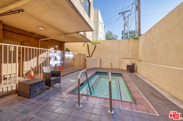 235 S Tower Drive, Beverly Hills CA: https://media.crmls.org/mediaz/3cf43dd1-c027-476b-b9a6-f944edd3cdf0.jpg