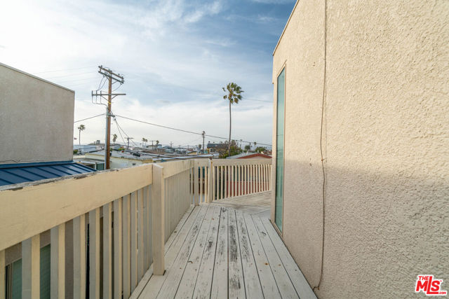 7301 Vista Del Mar, Playa del Rey CA: https://media.crmls.org/mediaz/3cf46fa7-46f7-43dd-89df-72b4fd468c24.jpg