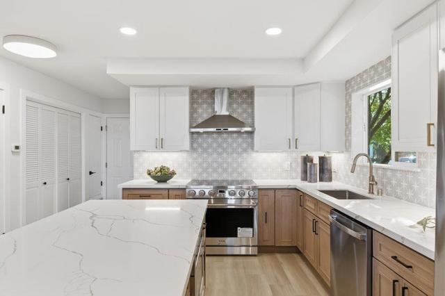 370 Burning Tree Court, Half Moon Bay CA: https://media.crmls.org/mediaz/3cf4a4ff-bf90-40e8-81ae-0ebe63cae0d5.jpg