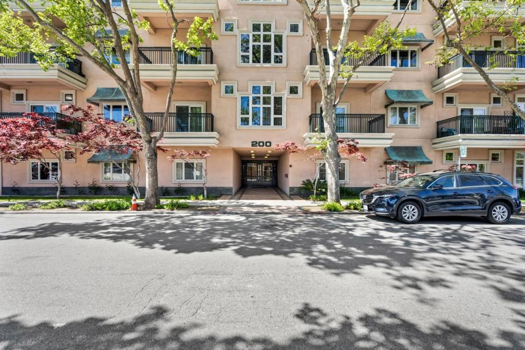 200 Sheridan Avenue #201