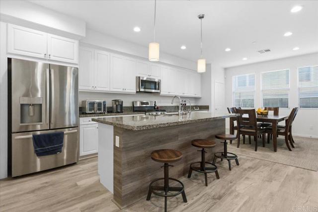 Detail Gallery Image 9 of 52 For 1184 Calle Oroblanco #3,  Chula Vista,  CA 91913 - 3 Beds | 3 Baths