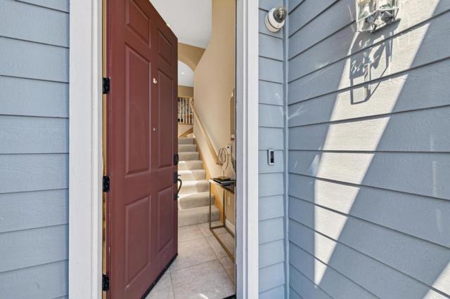 58 Pointe View Place, South San Francisco CA: https://media.crmls.org/mediaz/3cf52c94-2536-4d53-9b0d-c78b5015bd25.jpg
