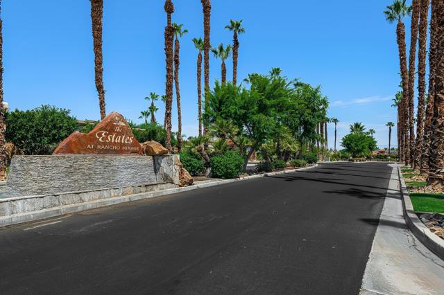 7 Florentina Drive, Rancho Mirage CA: https://media.crmls.org/mediaz/3cf53123-4832-4926-aaa1-fbe2317c6f30.jpg