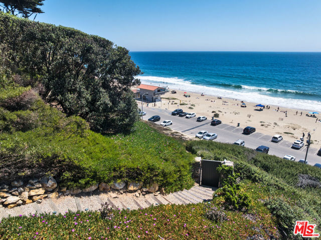 7221 Birdview Avenue, Malibu CA: https://media.crmls.org/mediaz/3cf5f991-fc53-49e7-be1e-82c9d2aba439.jpg