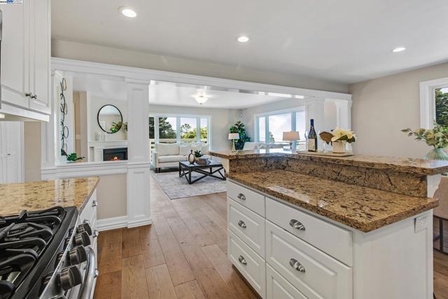 5601 Castle Dr, Oakland CA: https://media.crmls.org/mediaz/3cf60cce-ca7a-4aa0-9e34-644074244186.jpg