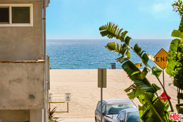 20 Ironsides Street, Marina del Rey CA: https://media.crmls.org/mediaz/3cf6ff08-8b8f-45c1-b148-72bfda606fce.jpg